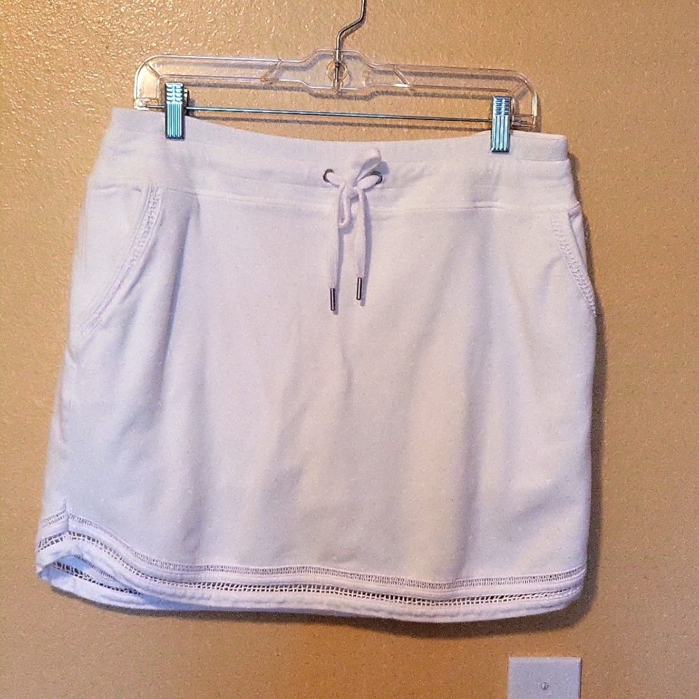 Style&Co size M white mini skirt with shorts and pockets